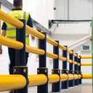 Traffic+ iFlex Barrier che protegge il pedone.jpg